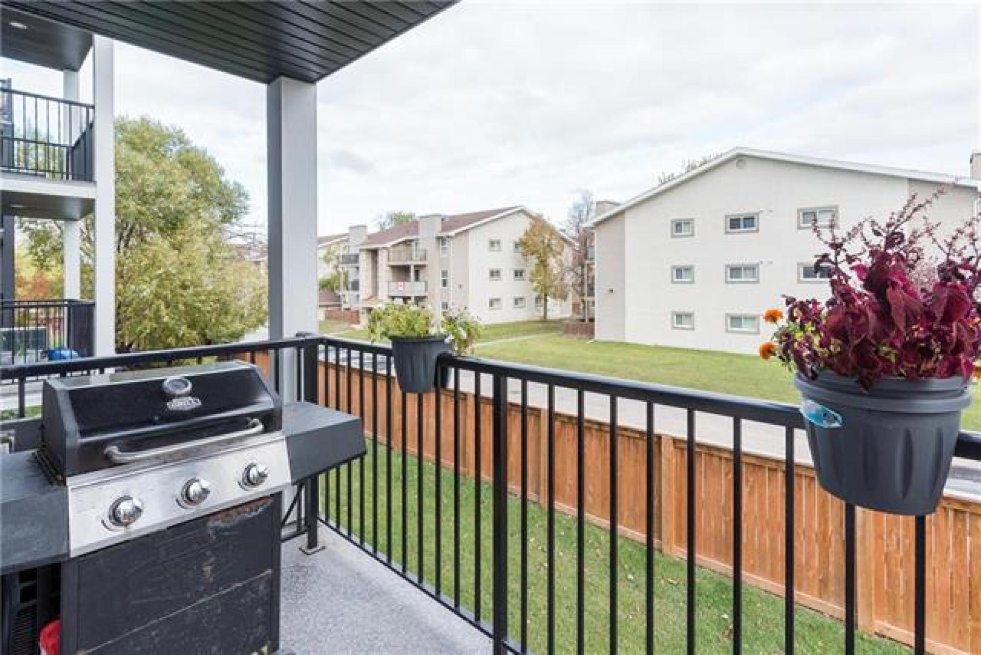 202545 Dale Boulevard, R3R 3Y9, 2 Bedroom, One Level for sale South