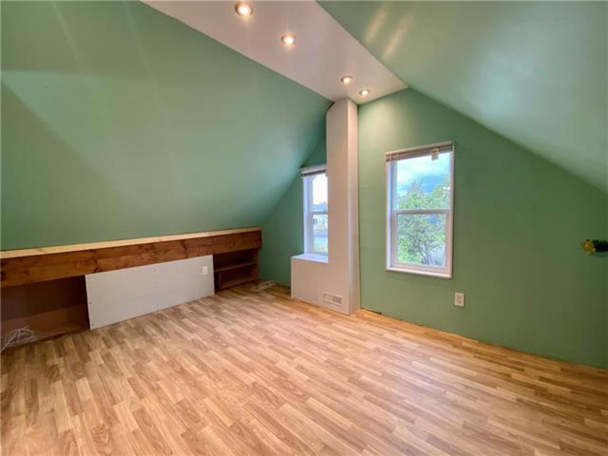 831 McCalman Avenue, R2L 1G9, 3 Bedroom, 1 & 1/2 Storey for sale North