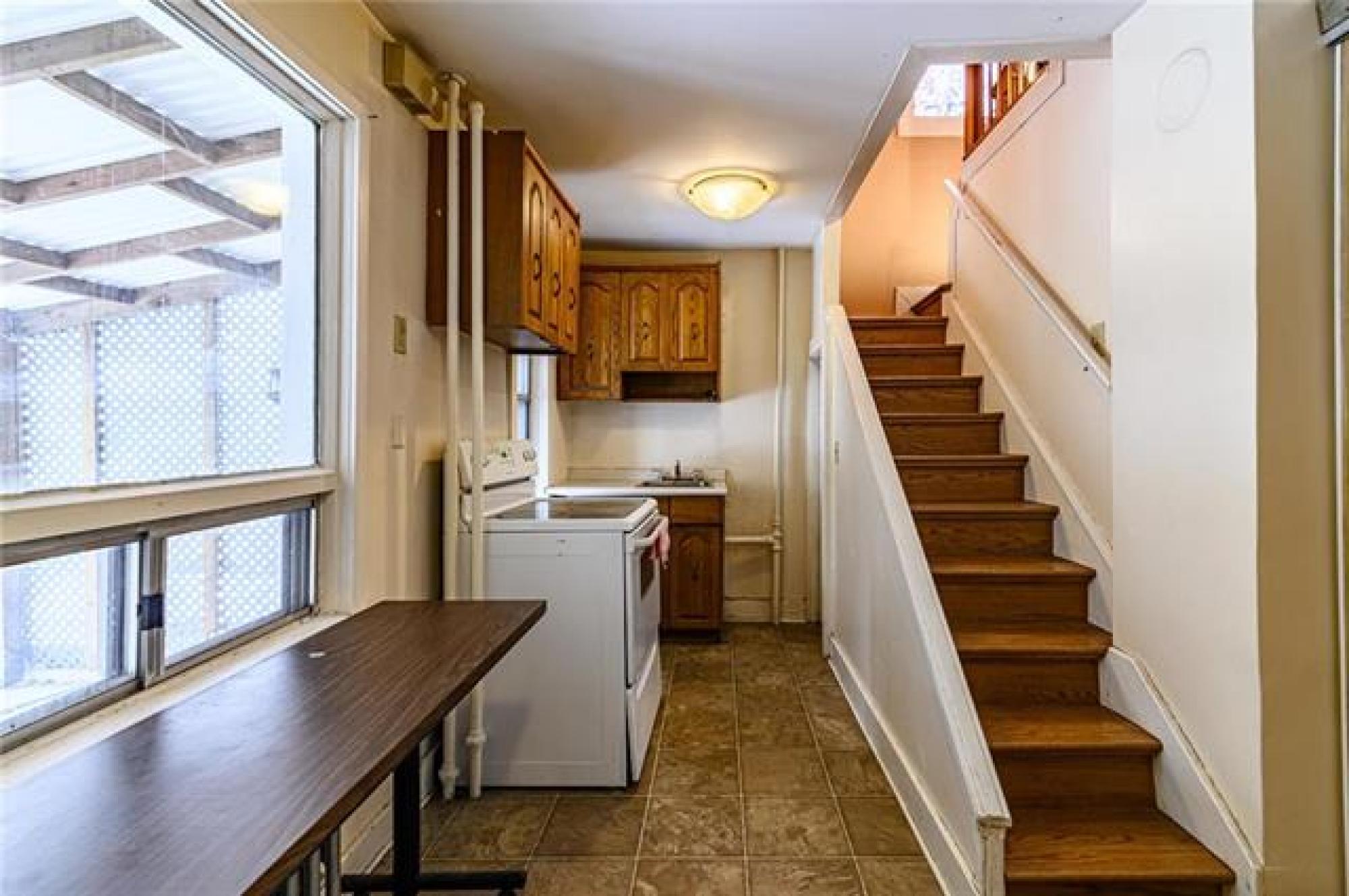 37 Pilgrim Avenue, R2M 0L3, 2 Bedroom, 1 & 3/4 Storey for sale South