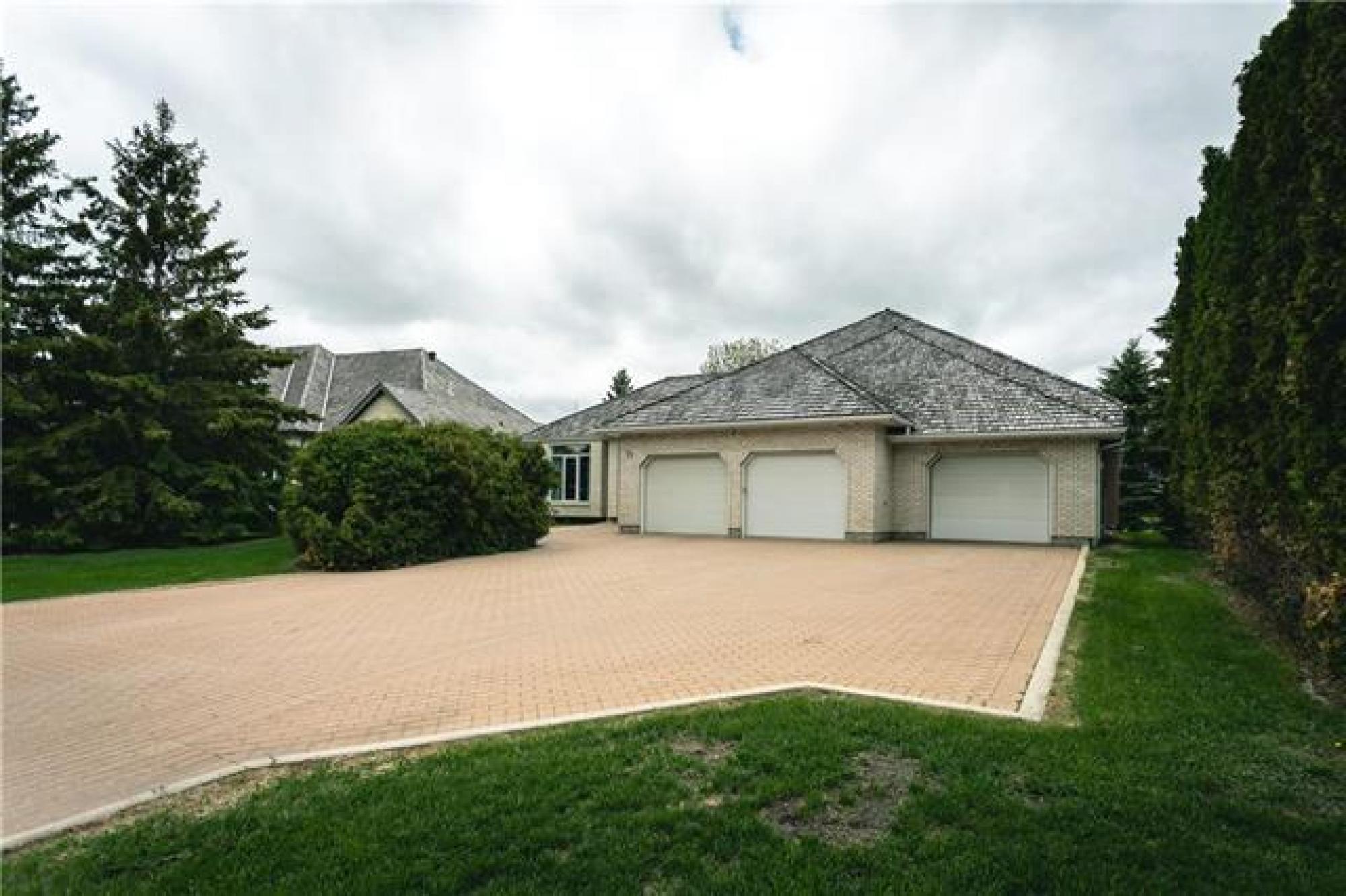 71 Highland Park Drive, R2E 0H4, 3 Bedroom for sale North East Winnipeg