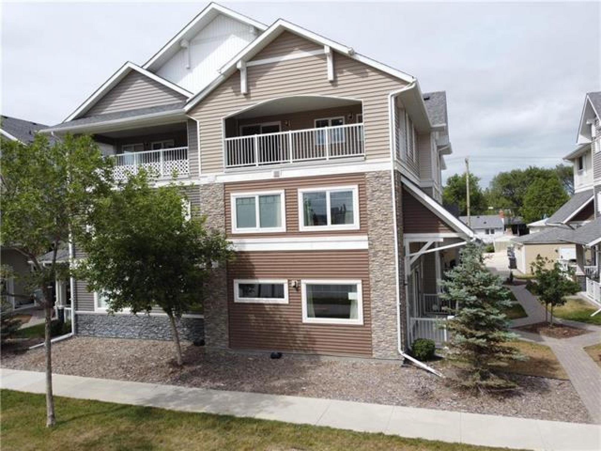 1419 Pandora Avenue, R2C 5P3, 3 Bedroom, 2 or more Levels for sale