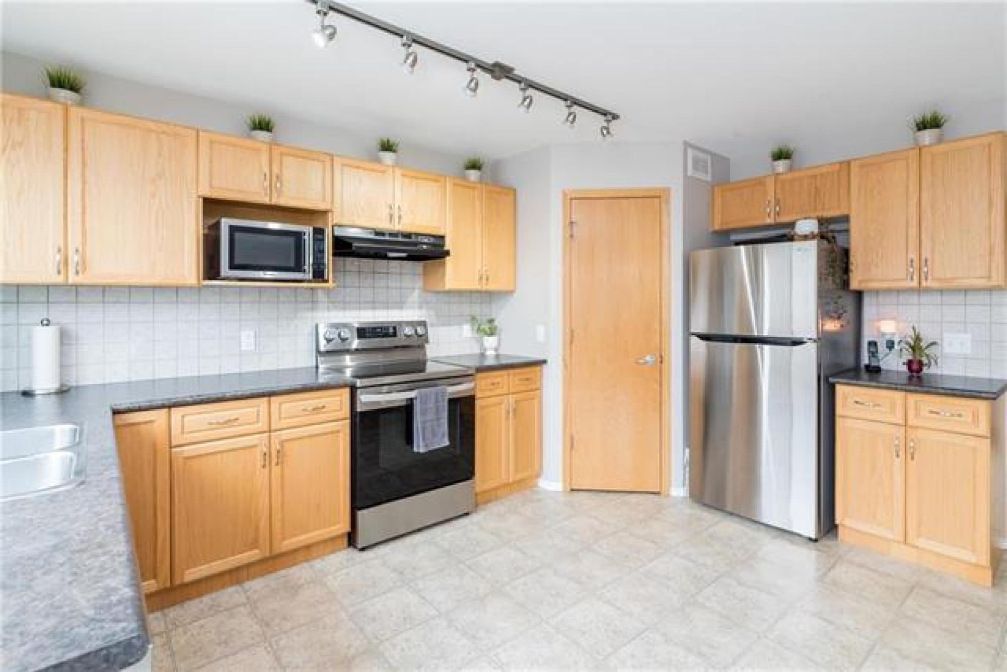 136 Chadwick Crescent, R2C 1G9, 4 Bedroom, 2 Storey for sale North East