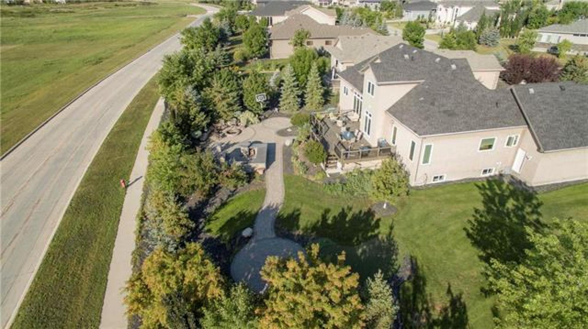 13 HIGH MEADOW Drive, R2E 0M9, 4 Bedroom for sale North East Winnipeg, Pritchard Farm Winnipeg