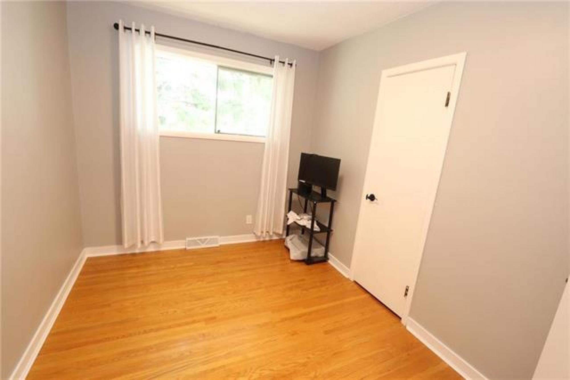 869 Consol Avenue, R2K 1T5, 4 Bedroom, Bungalow for sale North East