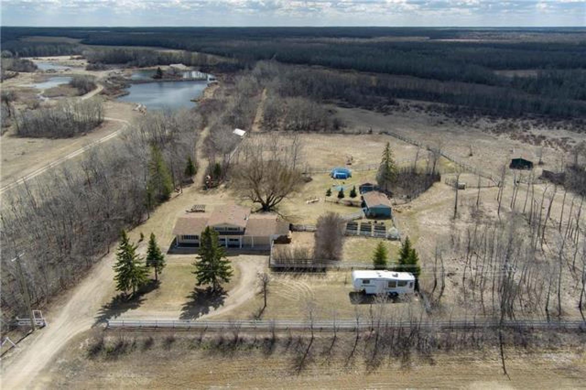 4081 E PR 415 Road, R0C 3B0, 3 Bedroom, Split Level for sale Rural