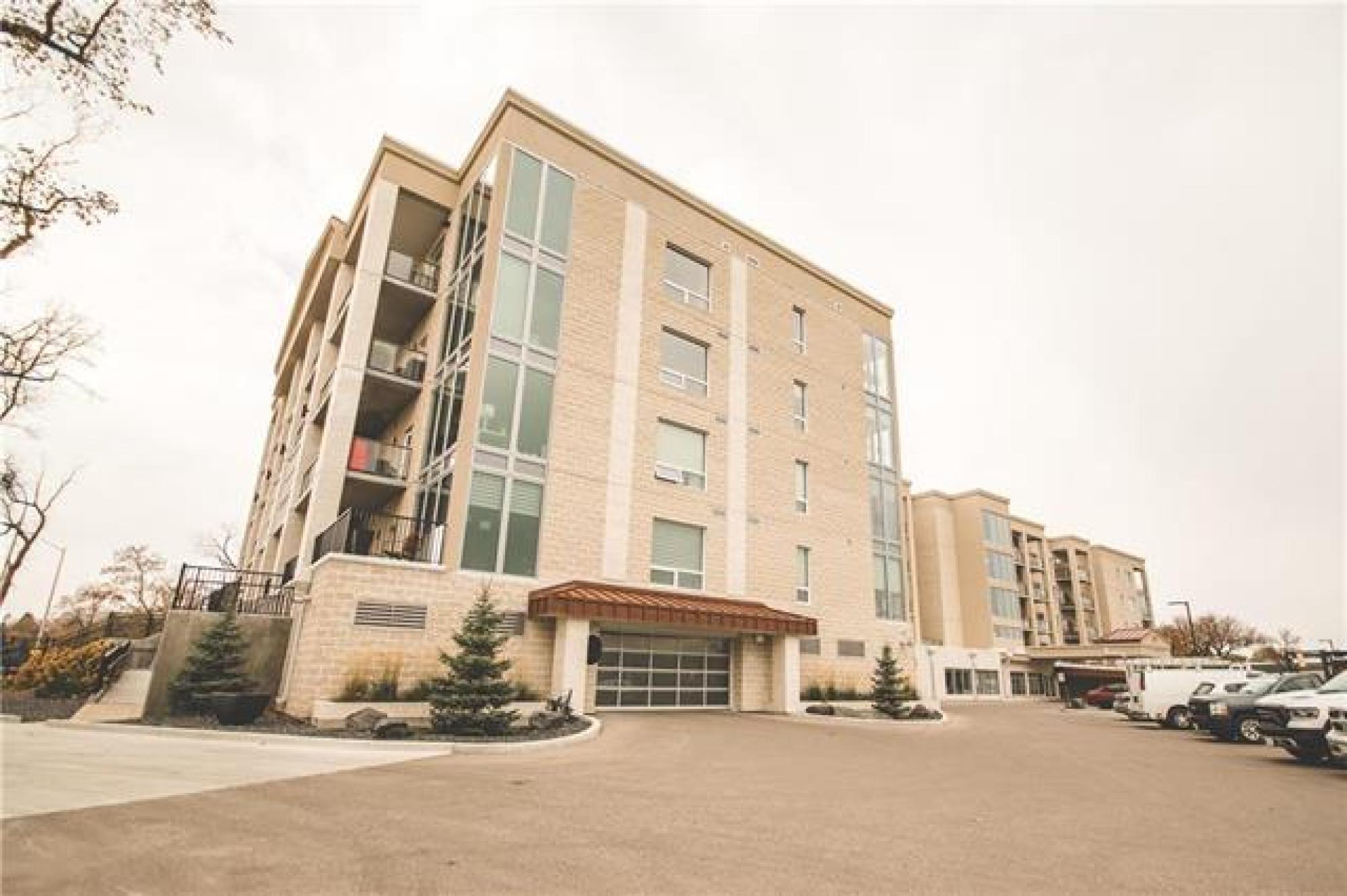 218139 Tuxedo Avenue, R3N 0H6, 2 Bedroom, One Level for sale South