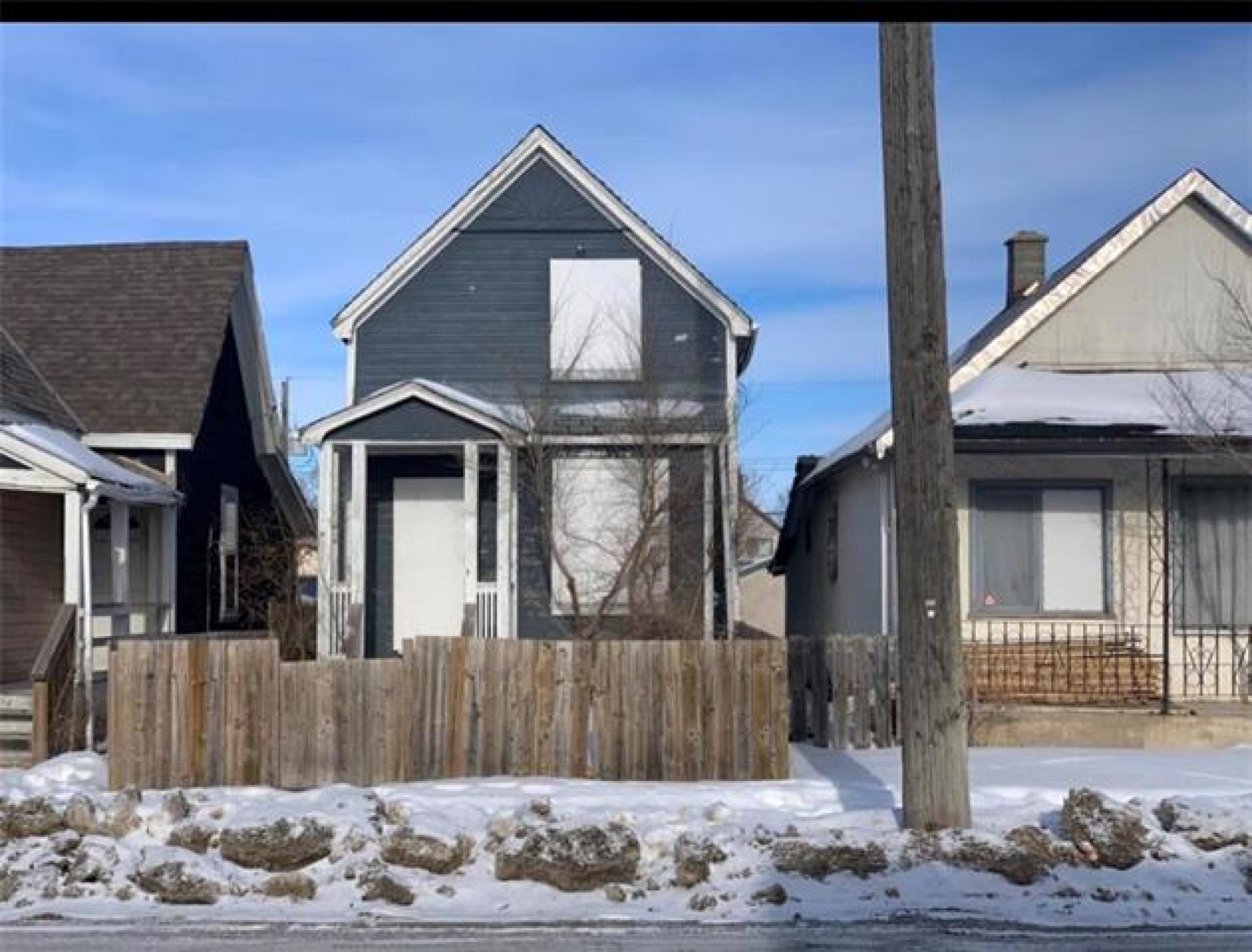 493 Dufferin Avenue, R2W 22Y, 3 Bedroom for sale North West Winnipeg