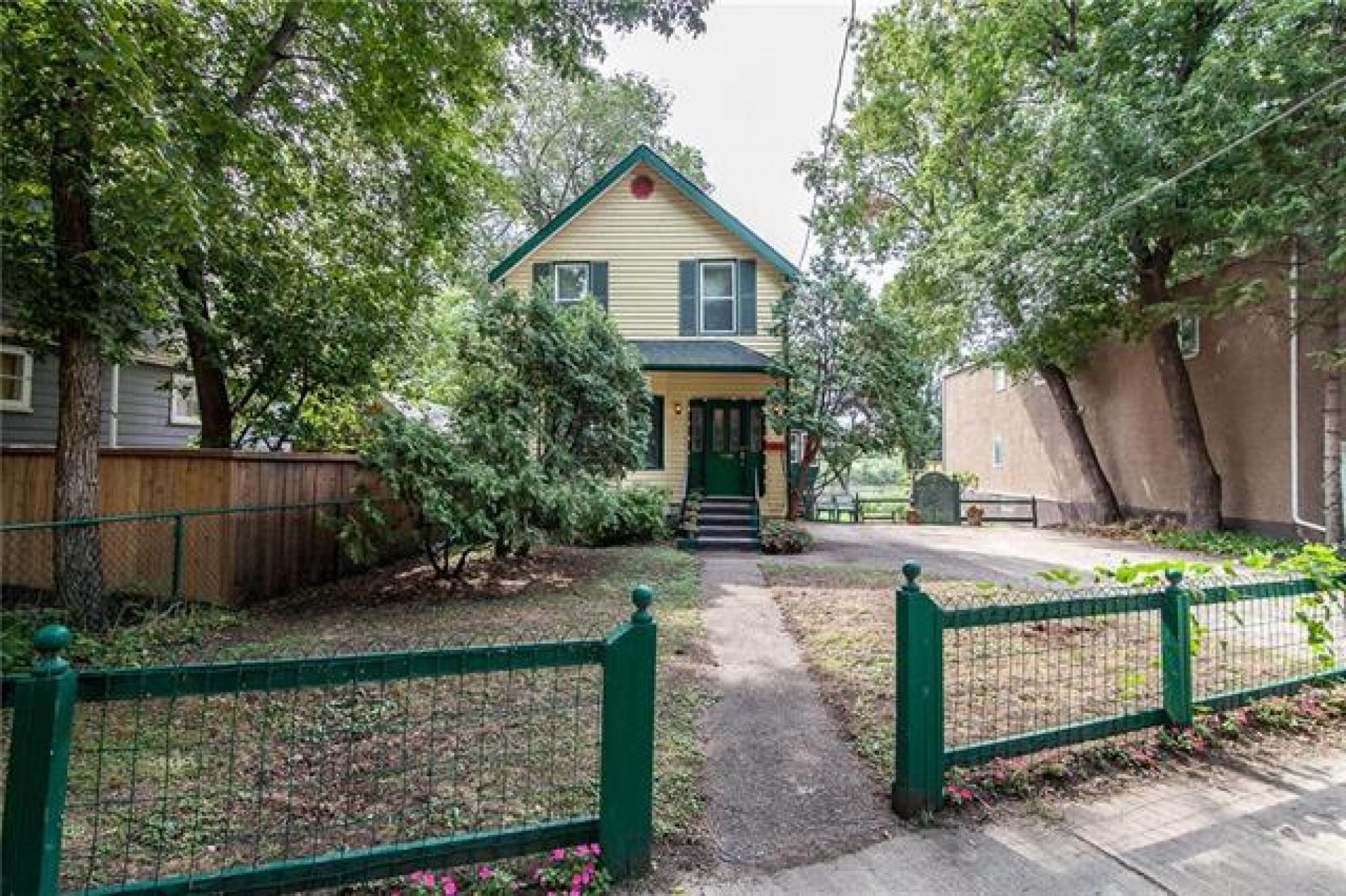 1580 Wolseley Avenue, R3G 1J1, 2 Bedroom, 1 & 3/4 Storey for sale West