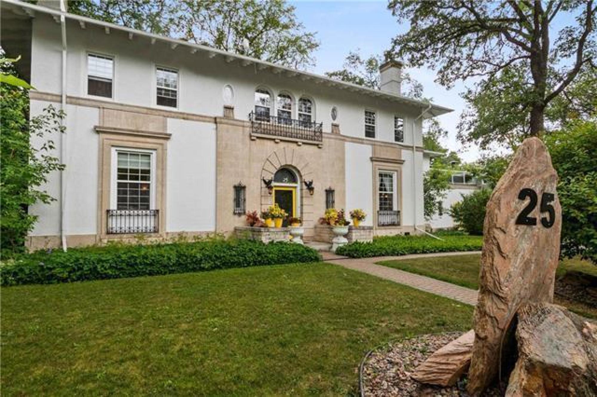 25 Ruskin Row, R3M 2R7, 5 Bedroom, 2 & 1/2 Storey for sale South West Winnipeg, Crescentwood