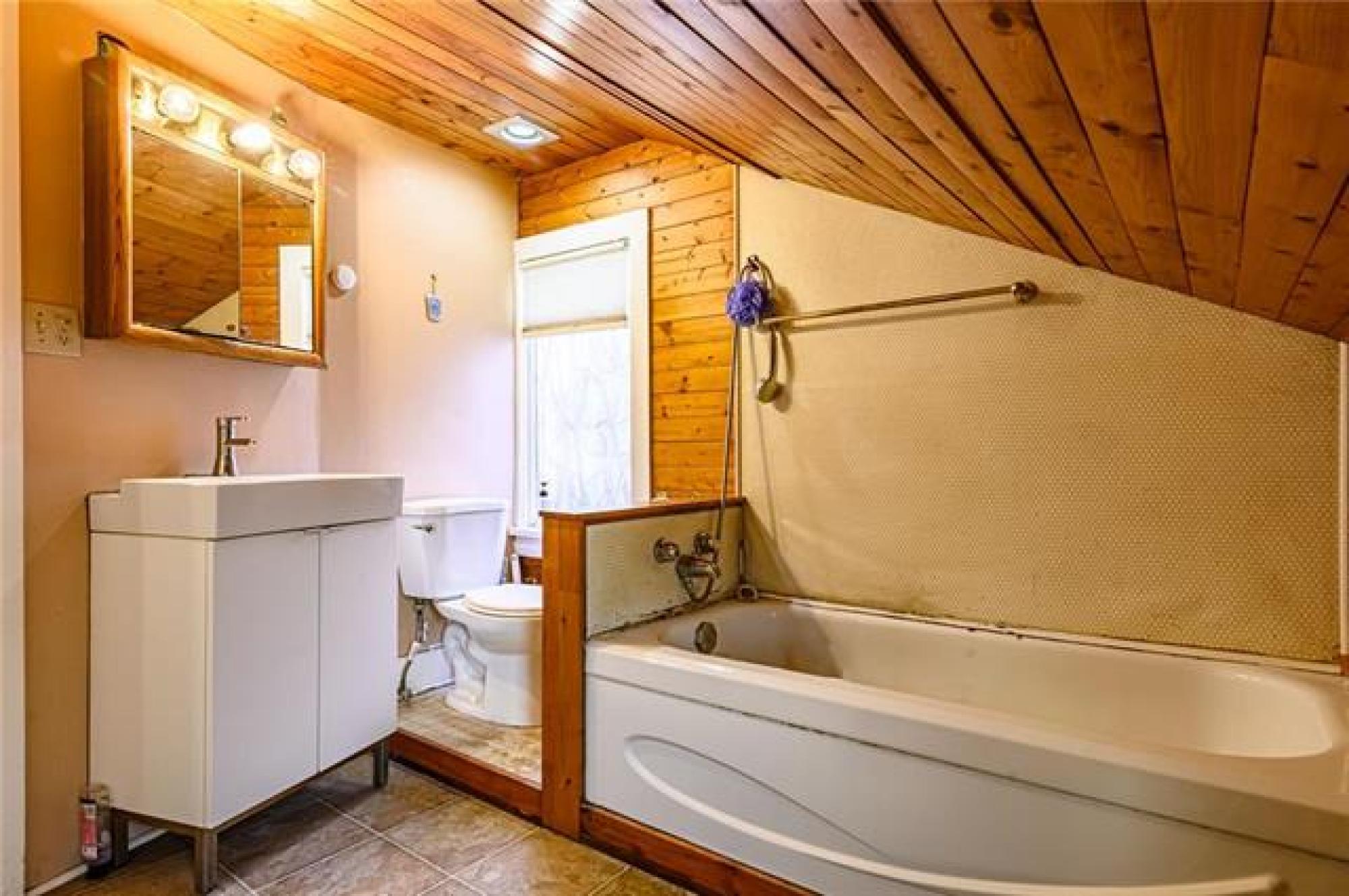 37 Pilgrim Avenue, R2M 0L3, 2 Bedroom, 1 & 3/4 Storey for sale South