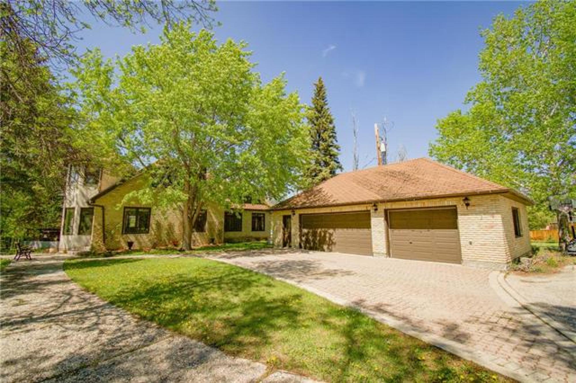 5592 HENDERSON Highway, R1C 0B4, 4 Bedroom, 1 & 1/2 Storey for sale