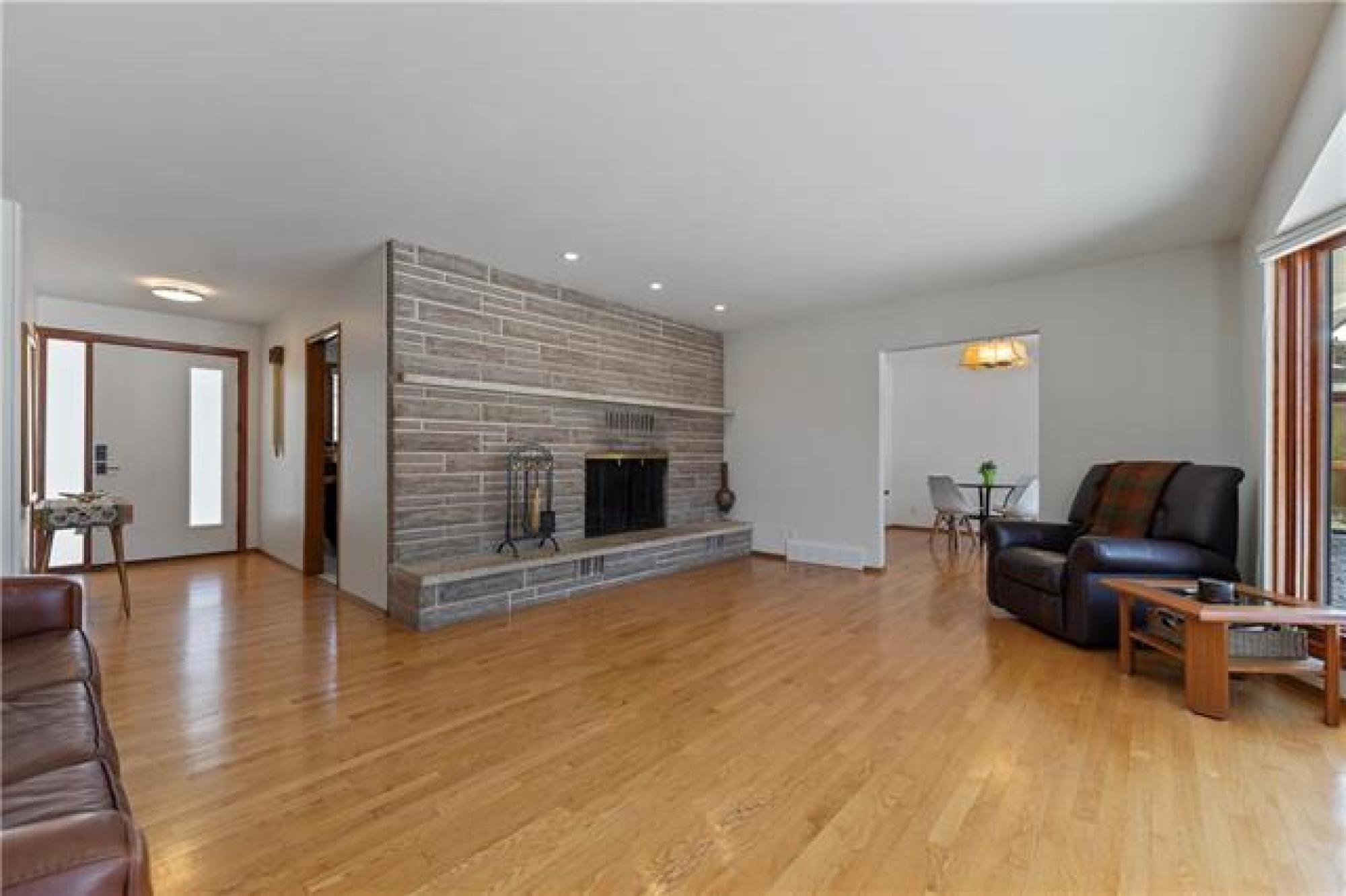 4563 Roblin Boulevard, R3R 0G2, 4 Bedroom, Bungalow for sale South West