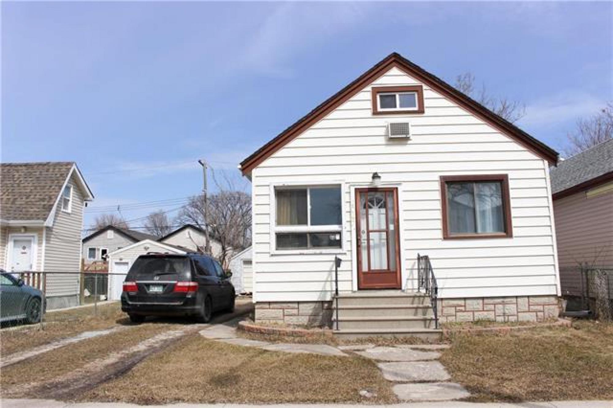 1047 Burrows Avenue, R2X 0R9, 3 Bedroom for sale North West Winnipeg