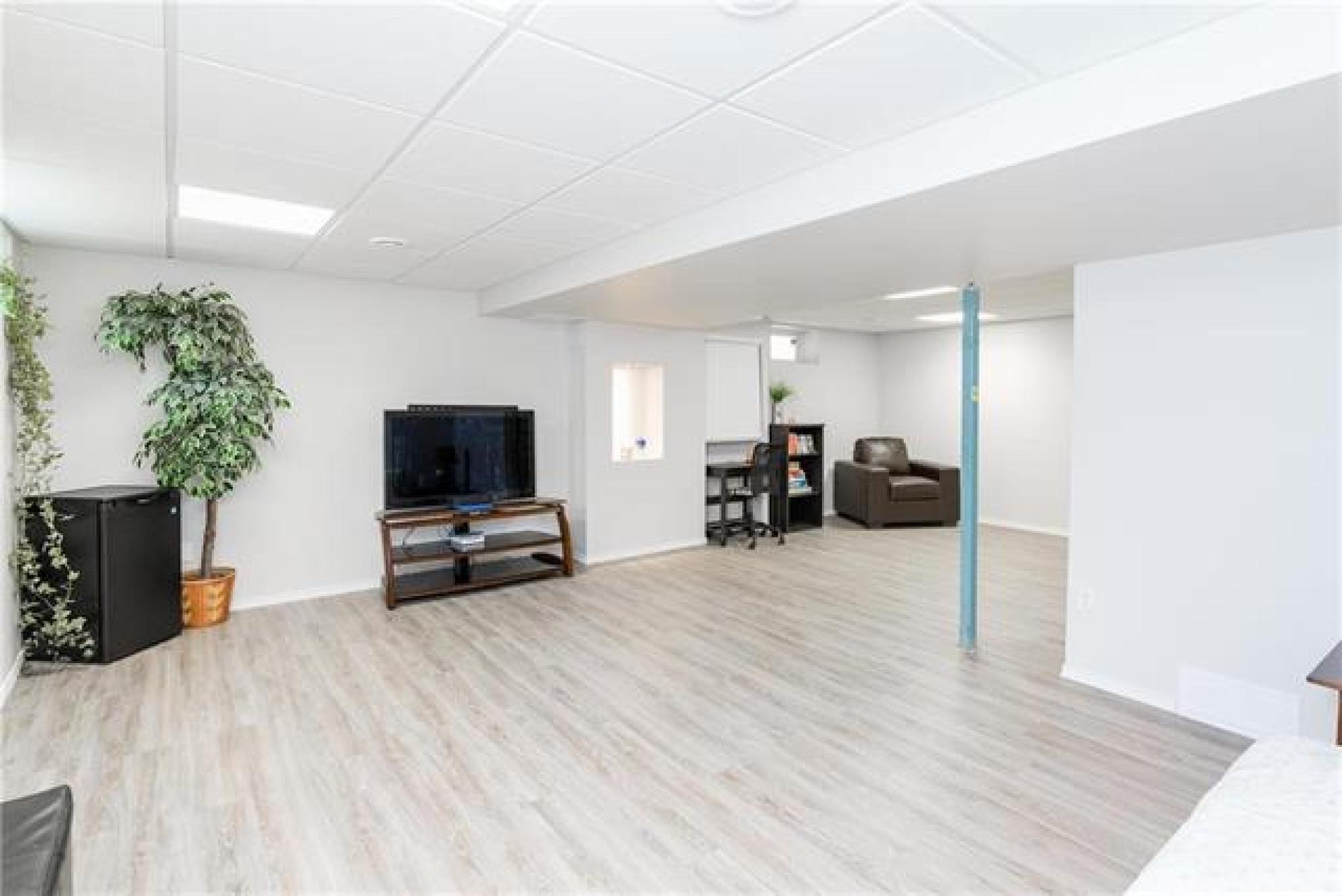 136 Chadwick Crescent, R2C 1G9, 4 Bedroom, 2 Storey for sale North East