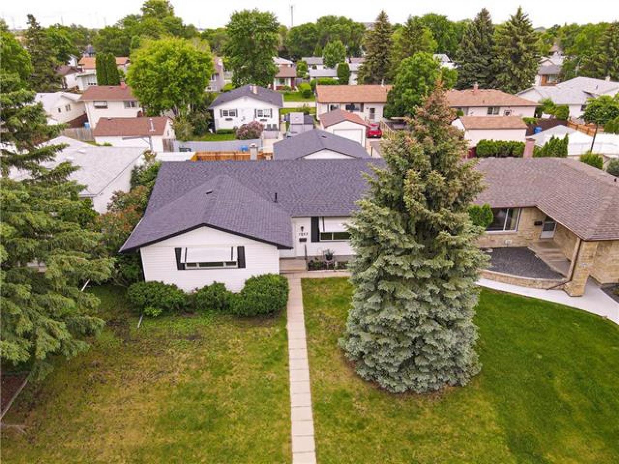 1063 Consol Avenue, R2K 1T9, 4 Bedroom, Bungalow for sale North East