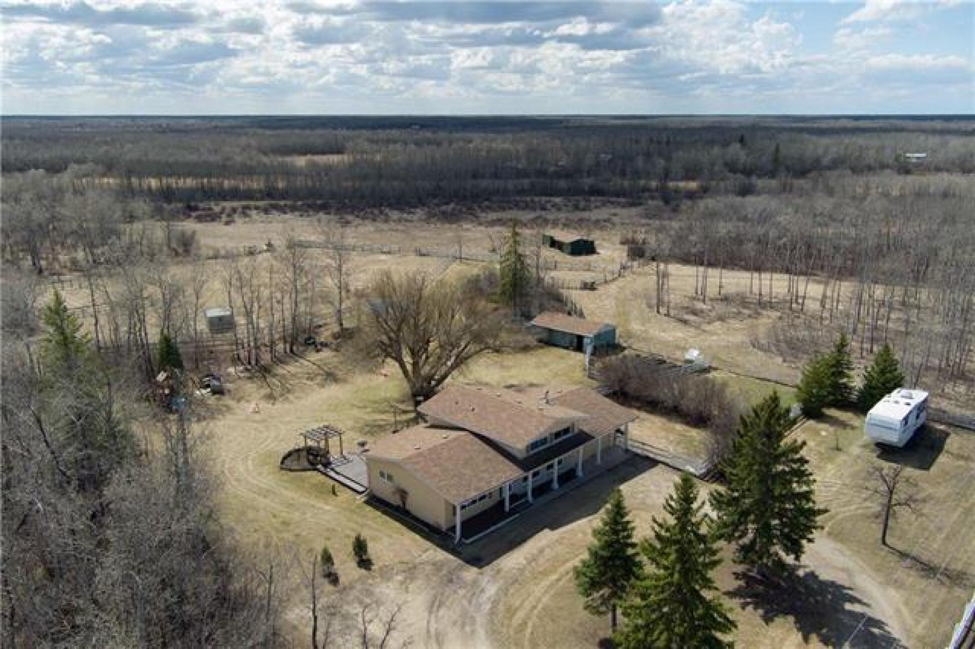 4081 E PR 415 Road, R0C 3B0, 3 Bedroom, Split Level for sale Rural