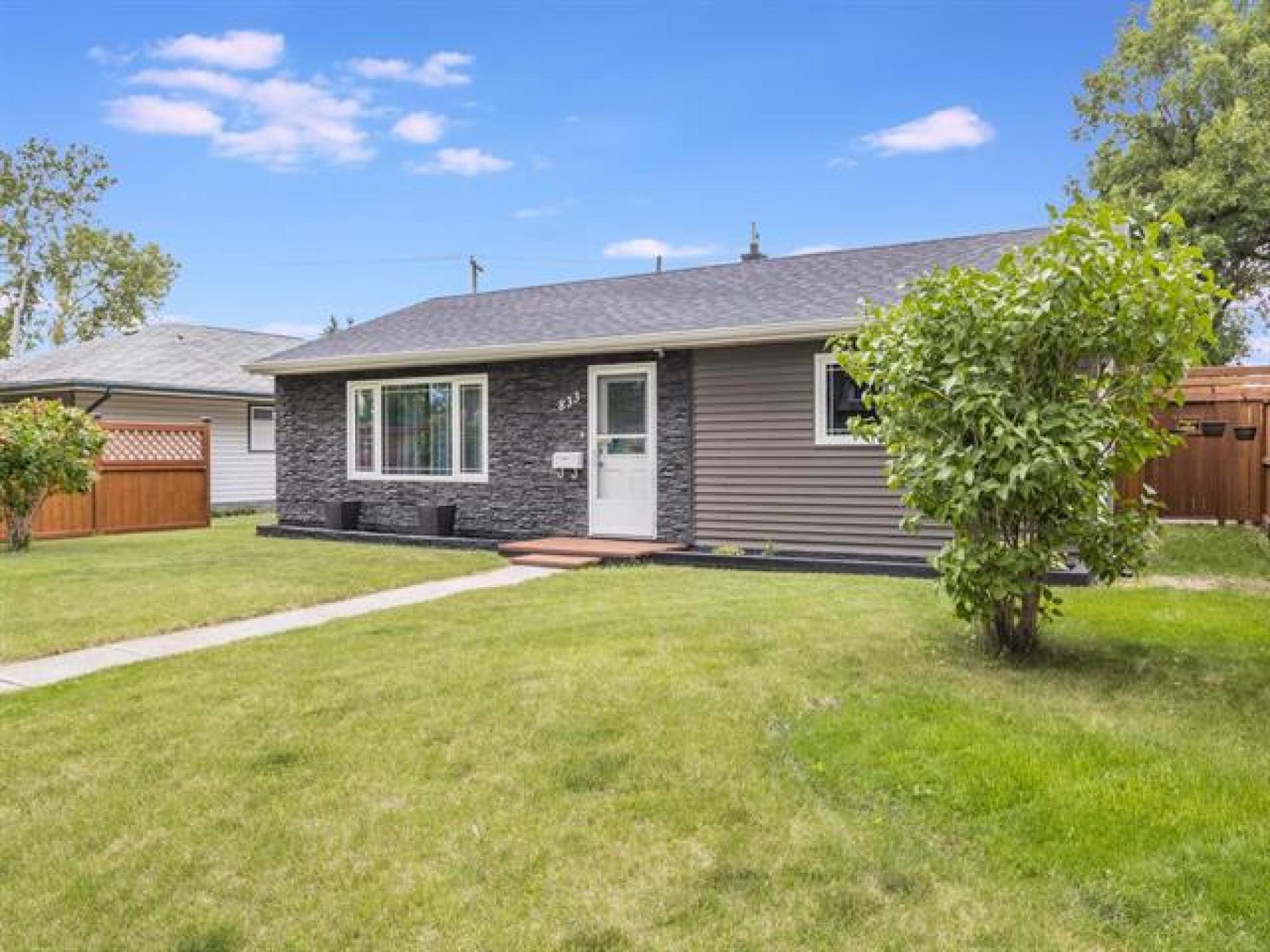 833 Chalmers Avenue, R2L 0H1, 2 Bedroom for sale North East Winnipeg, East Kildonan Winnipeg