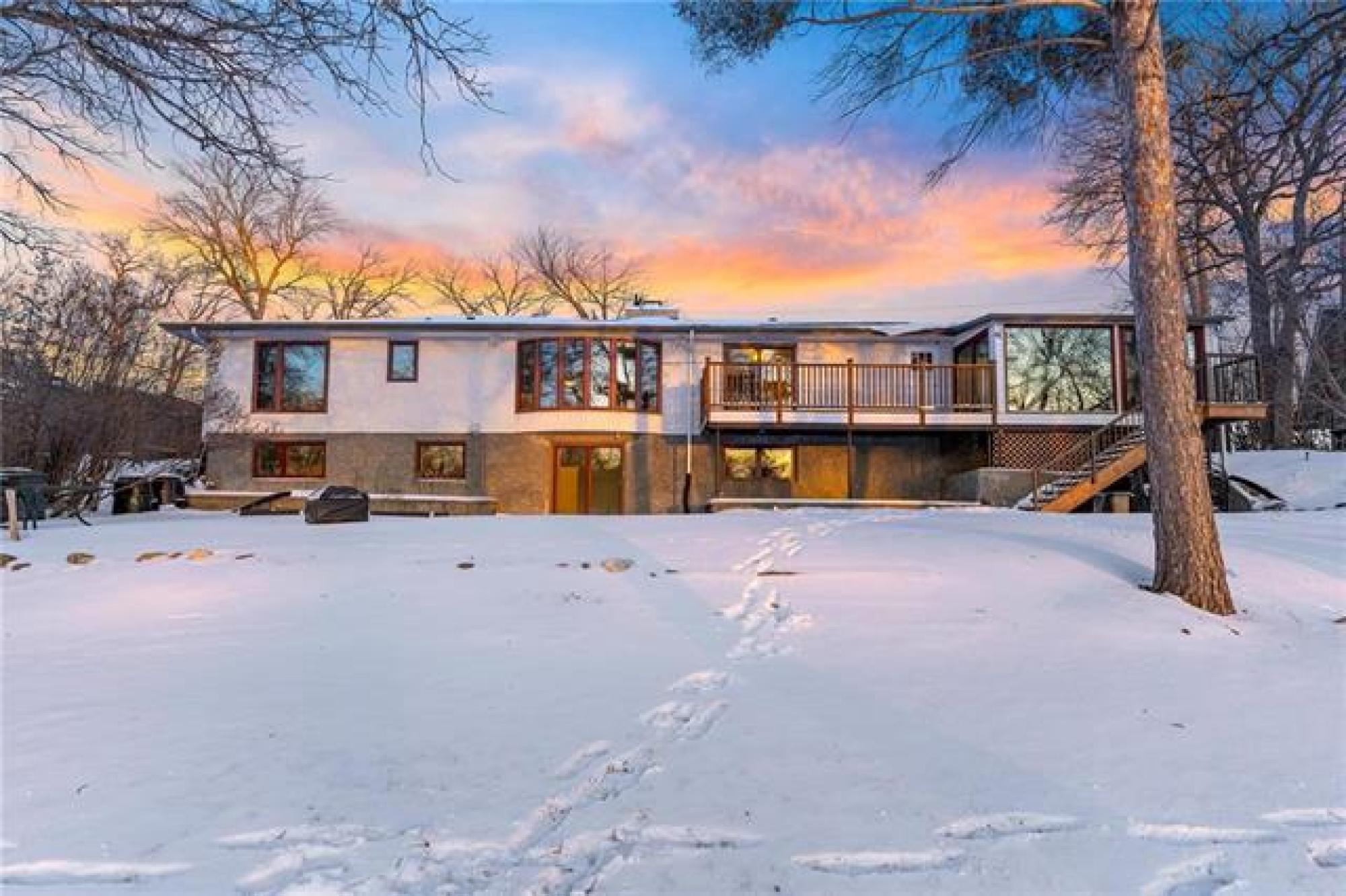 4563 Roblin Boulevard, R3R 0G2, 4 Bedroom, Bungalow for sale South West