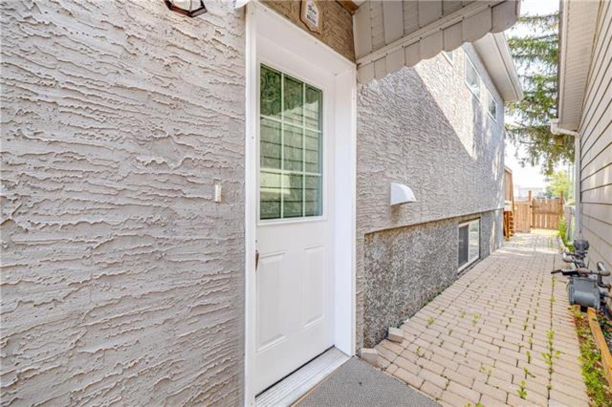 1262 Plessis Road, R2C 2Y2, 3 Bedroom, BiLevel for sale North East