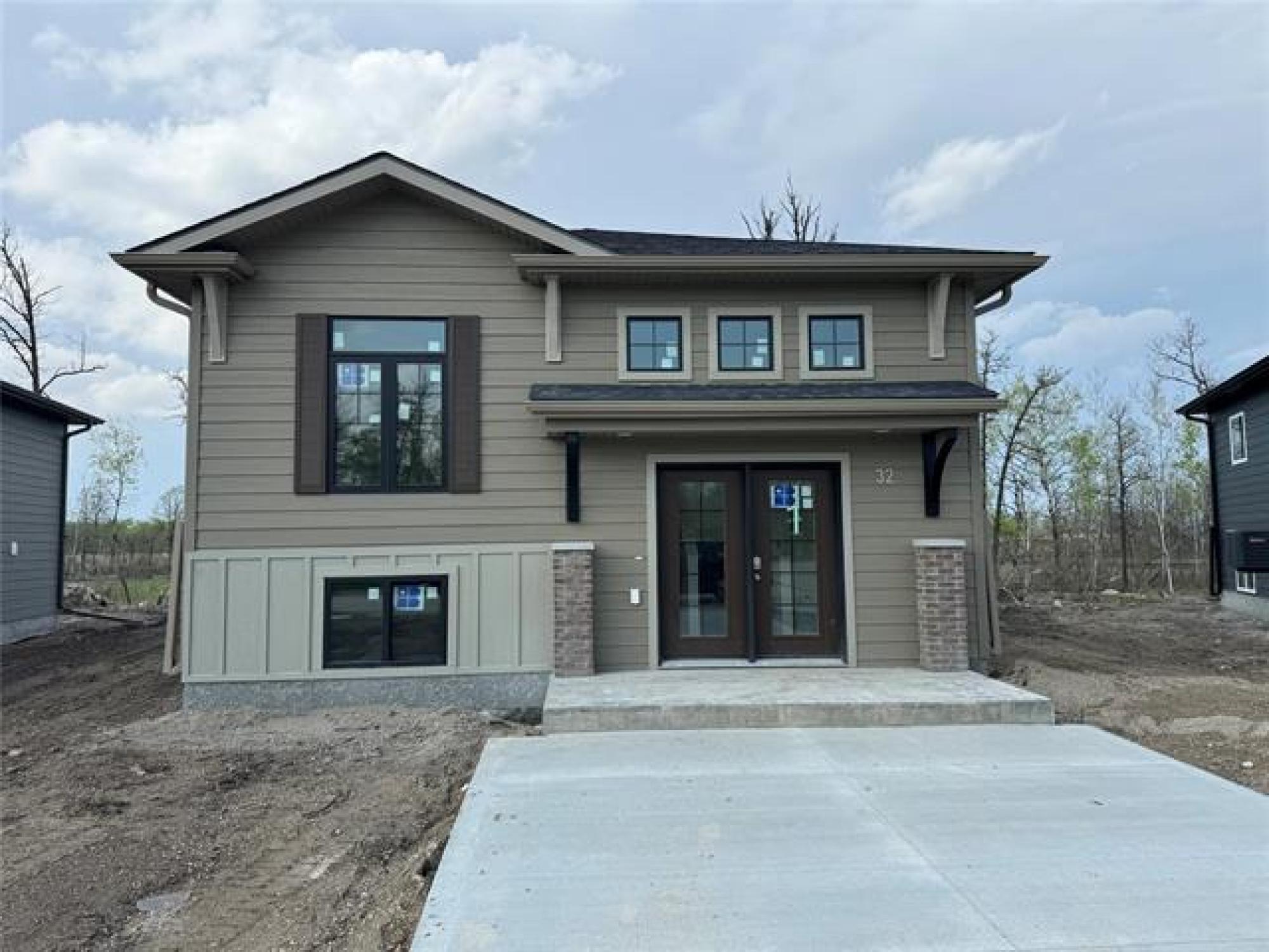 32 Ciara Cove, R0A 0V2, 2 Bedroom, BiLevel for sale Rural Manitoba