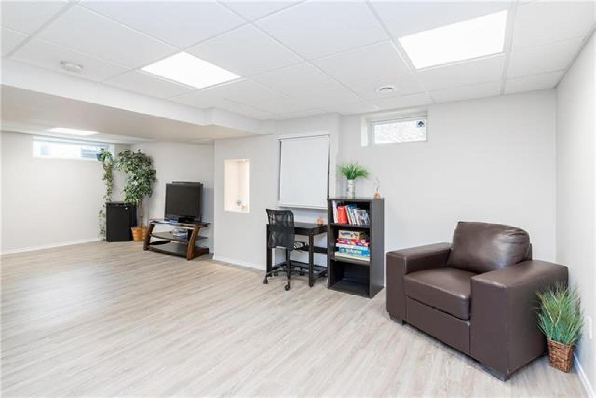 136 Chadwick Crescent, R2C 1G9, 4 Bedroom, 2 Storey for sale North East