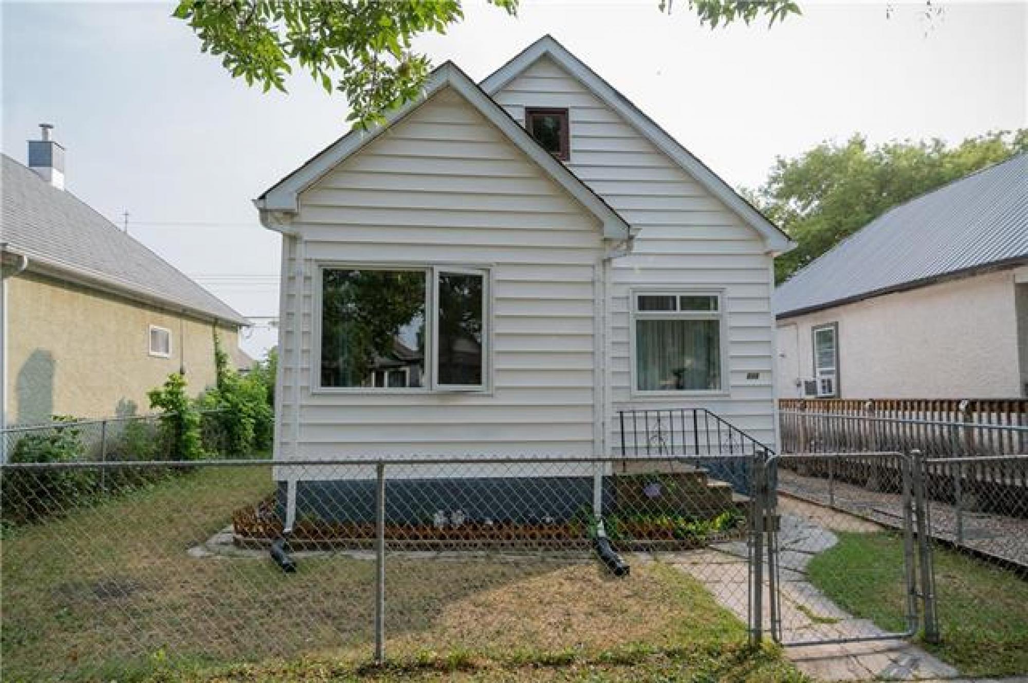 898 Alfred Avenue, R2X 0T9, 2 Bedroom, Bungalow for sale North West