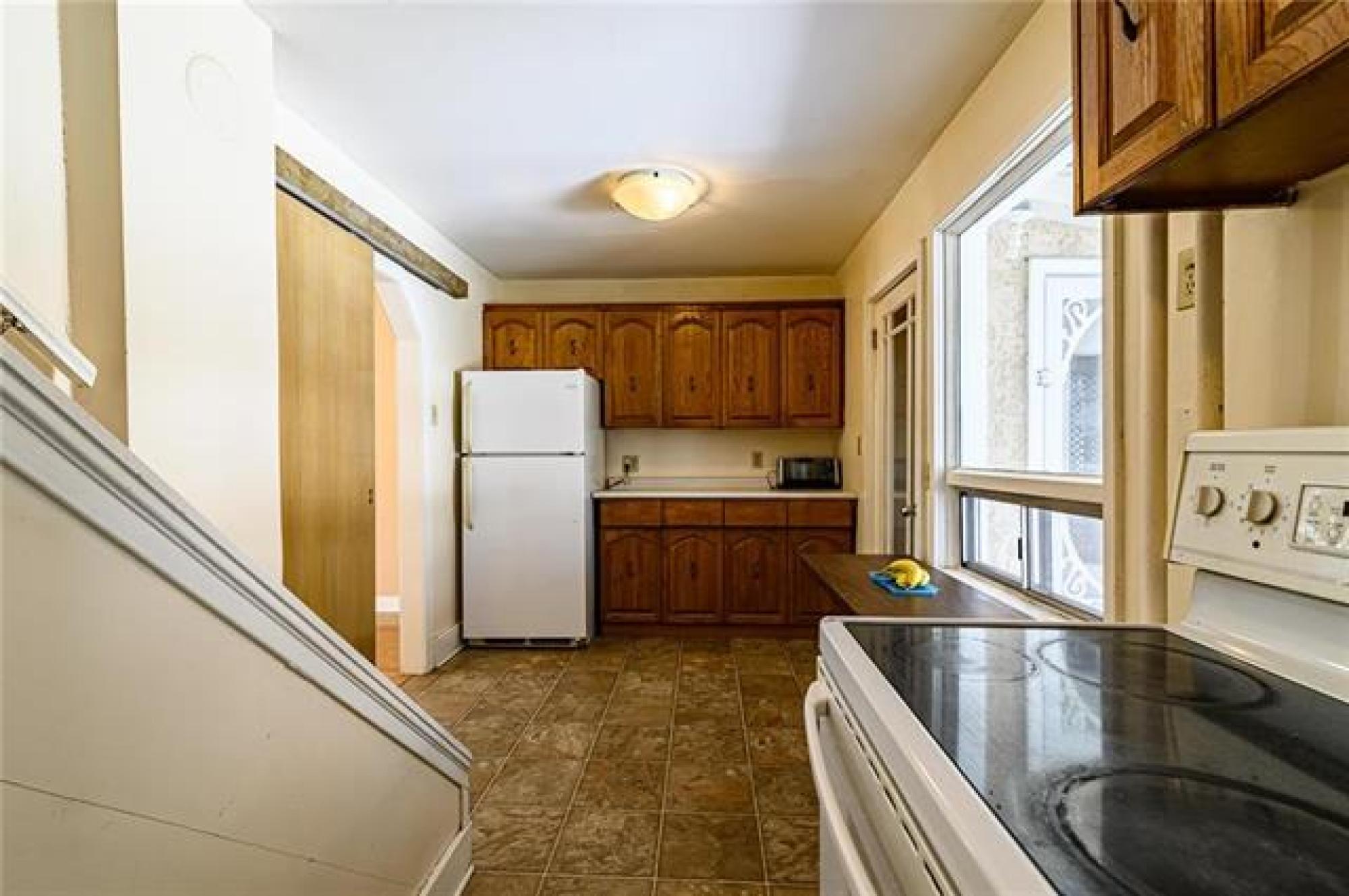 37 Pilgrim Avenue, R2M 0L3, 2 Bedroom, 1 & 3/4 Storey for sale South