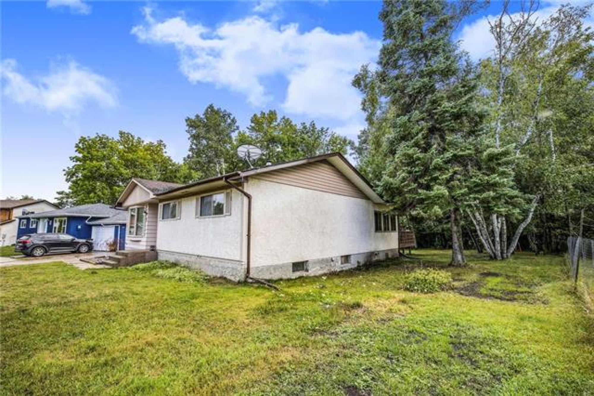 32 Devonshire Avenue, R0E 1L0, 3 Bedroom, Bungalow for sale Rural