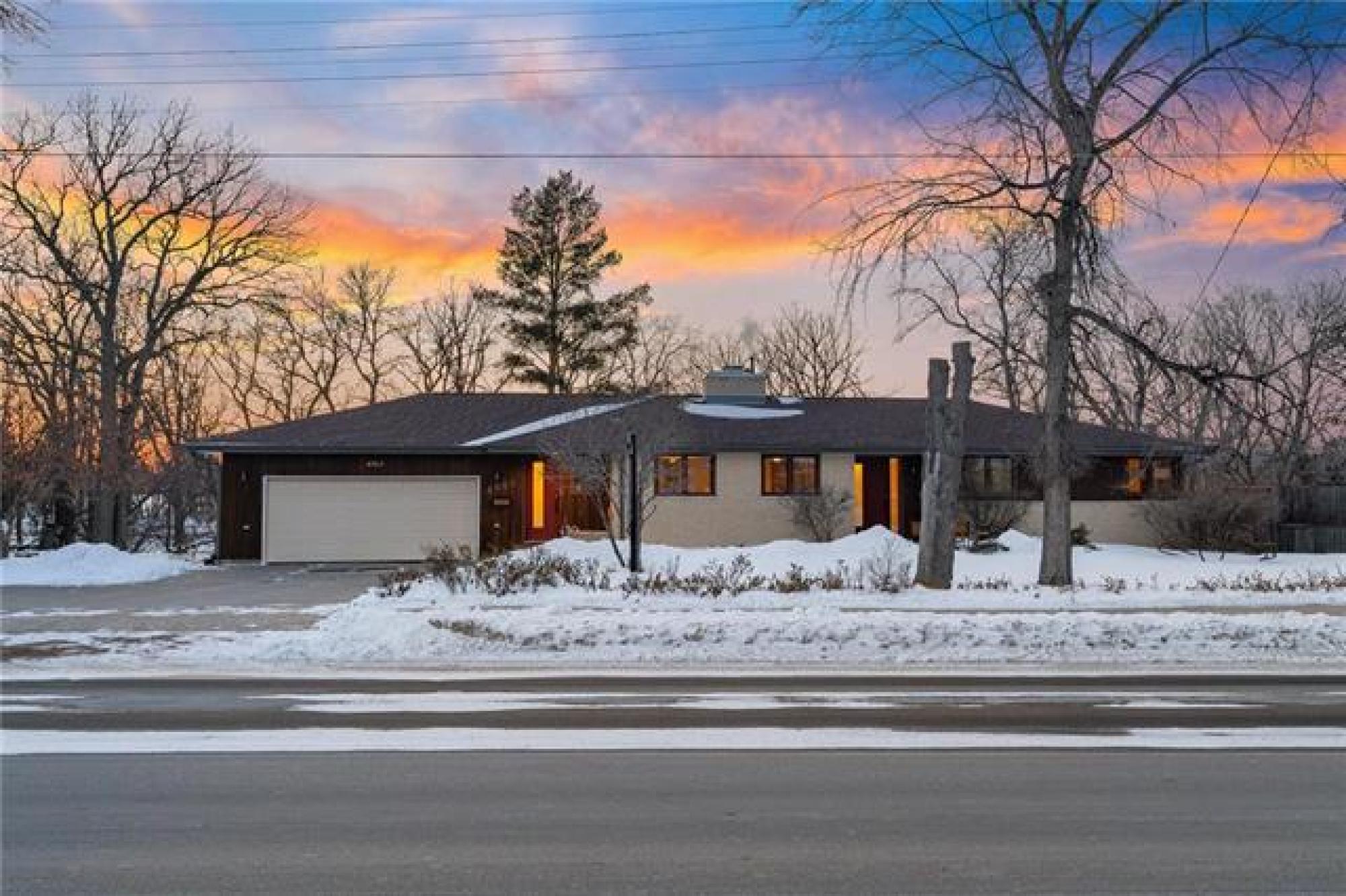 4563 Roblin Boulevard, R3R 0G2, 4 Bedroom, Bungalow for sale South West Winnipeg, Charleswood