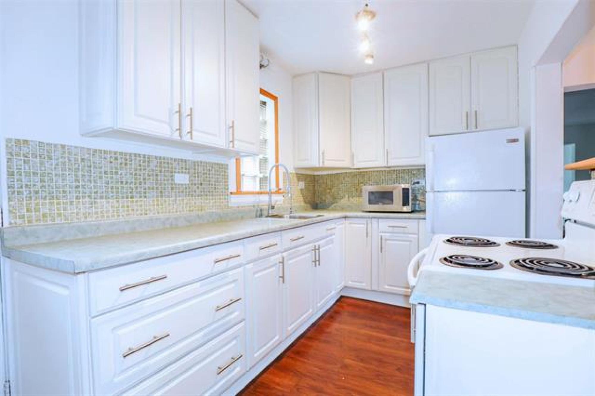 910 Merriam Boulevard, R3T 0V3, 2 Bedroom, 1 & 3/4 Storey for sale