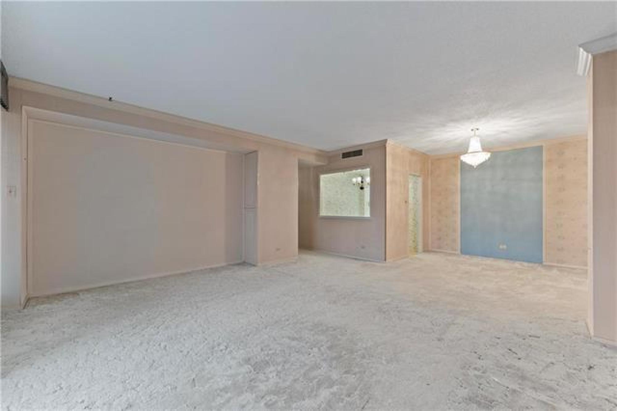 203323 Wellington Crescent, R3M 0A4, 2 Bedroom, One Level for sale