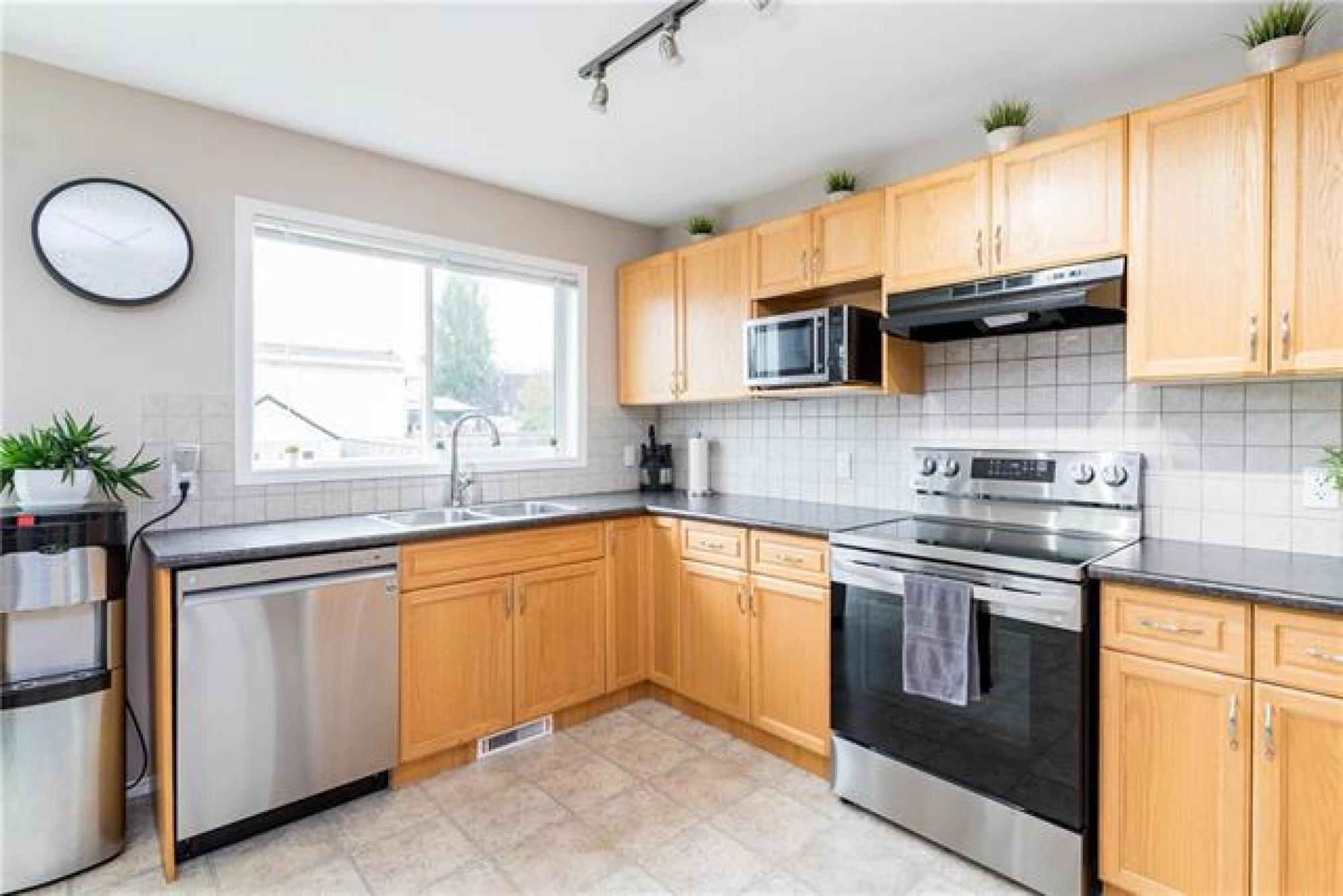 136 Chadwick Crescent, R2C 1G9, 4 Bedroom, 2 Storey for sale North East