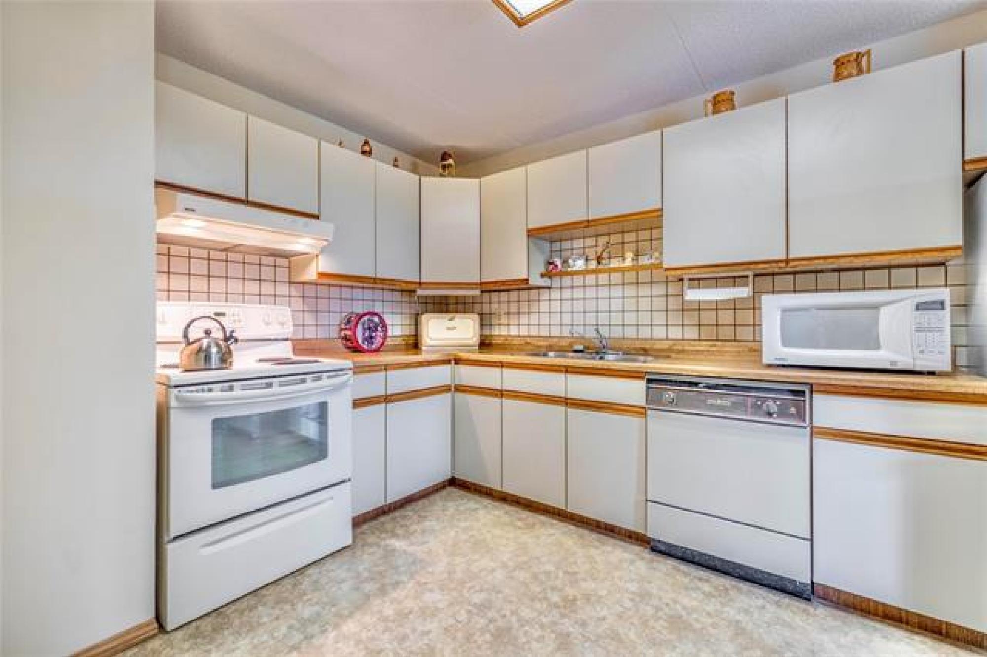 7092000 Sinclair Street, R2V 3S8, 2 Bedroom, One Level for sale North West Winnipeg, Garden