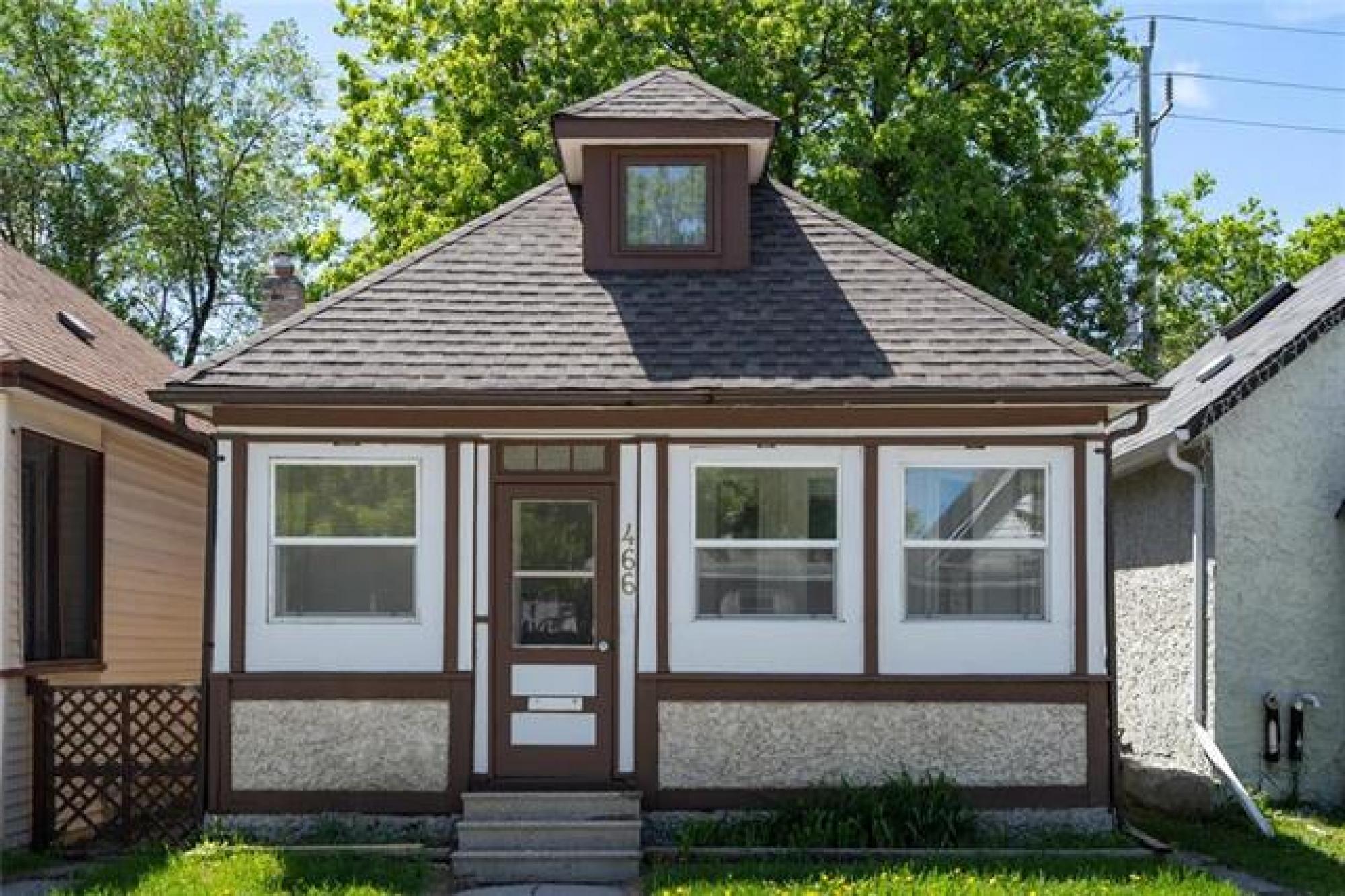 466 Harbison Avenue, R2L 0A9, 3 Bedroom, 1 & 1/2 Storey for sale North