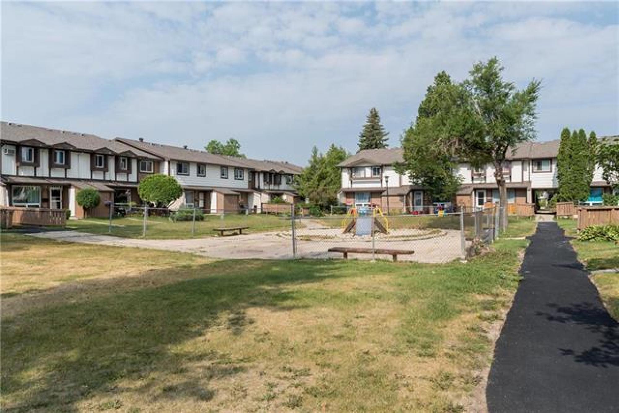 303913 Jefferson Avenue, R2P 1H9, 2 Bedroom, 2 Storey for sale North