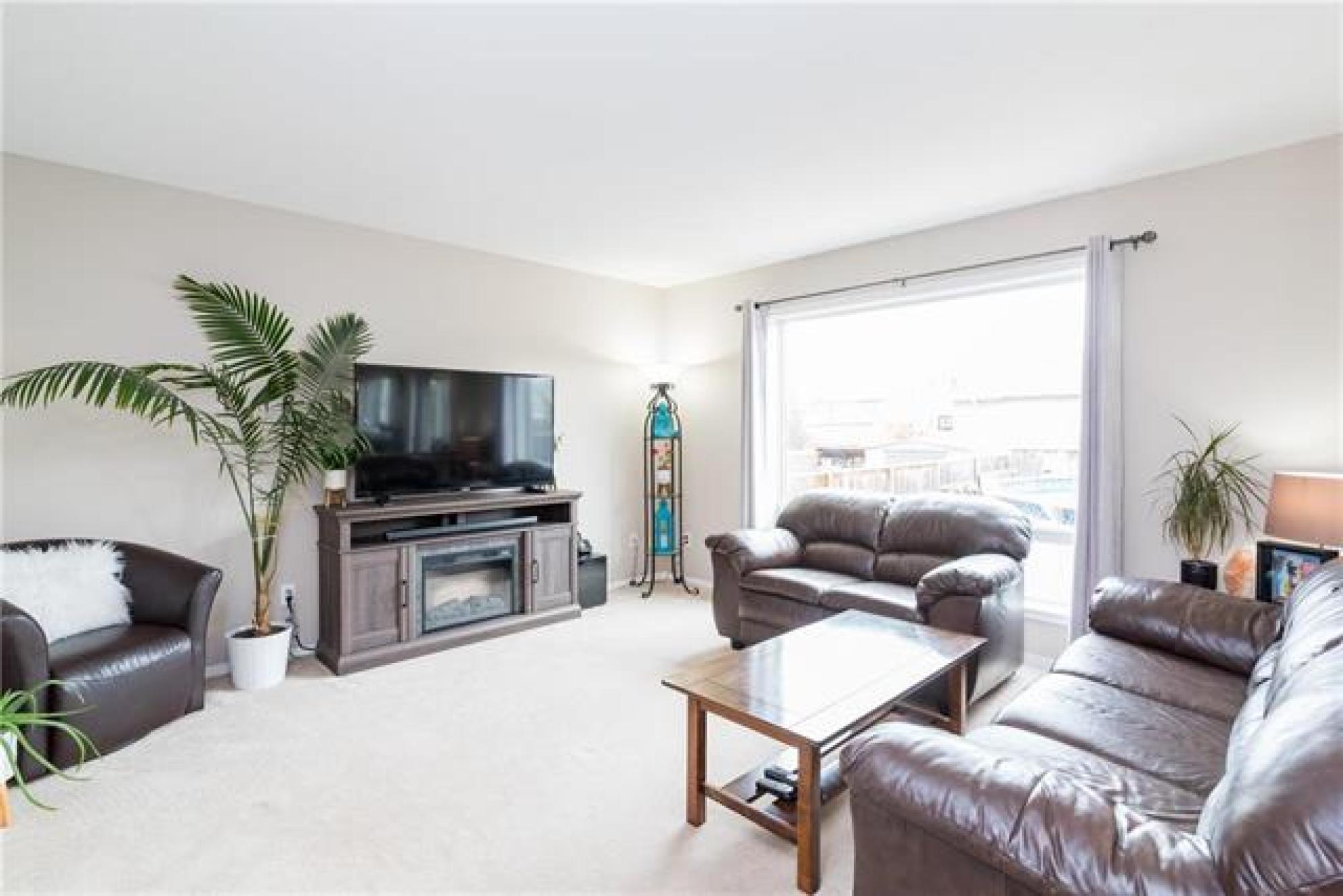 136 Chadwick Crescent, R2C 1G9, 4 Bedroom, 2 Storey for sale North East Winnipeg, Canterbury