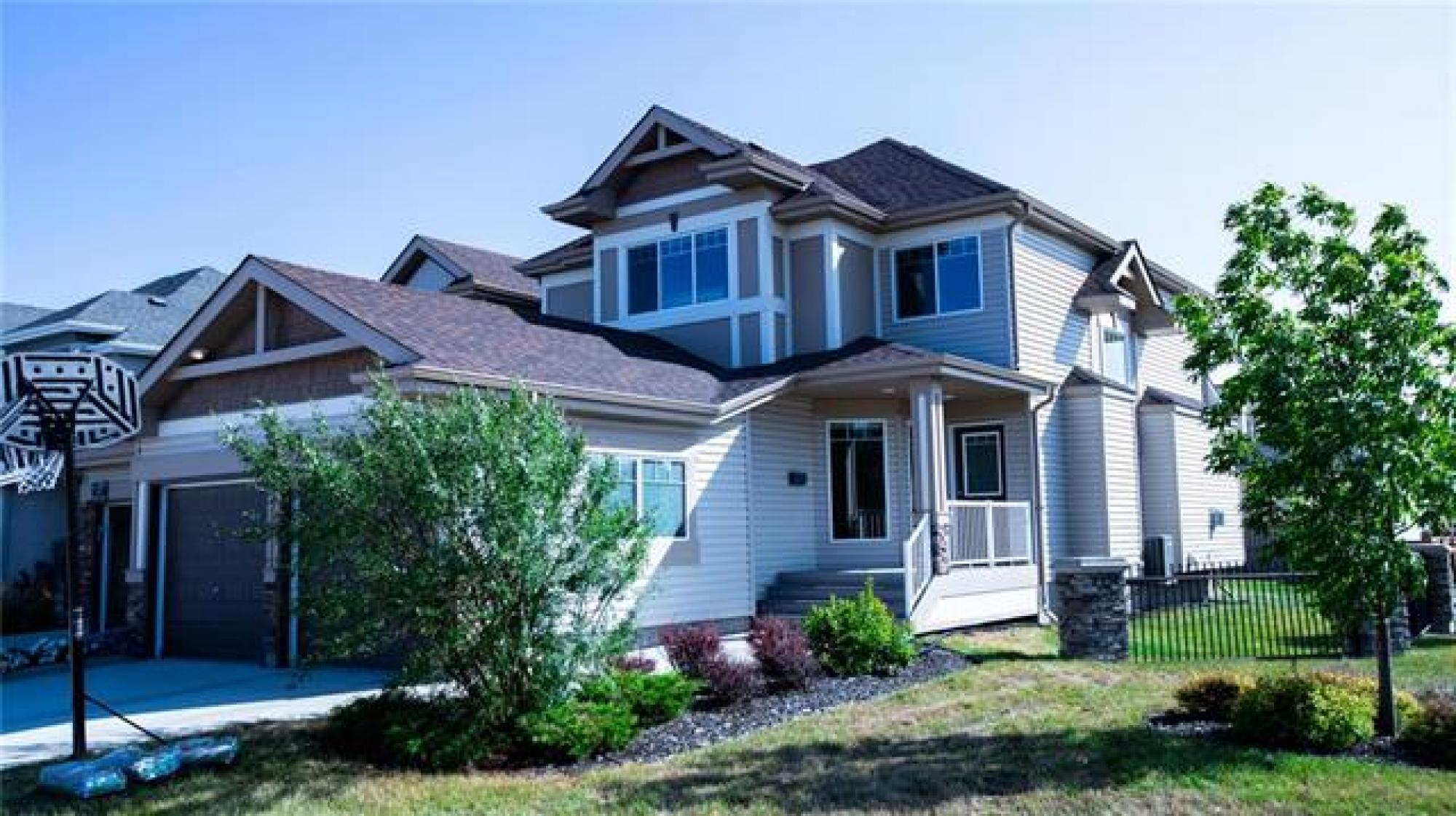 1250 Amber Trail, R2P 1L6, 3 Bedroom, 2 Storey for sale North West