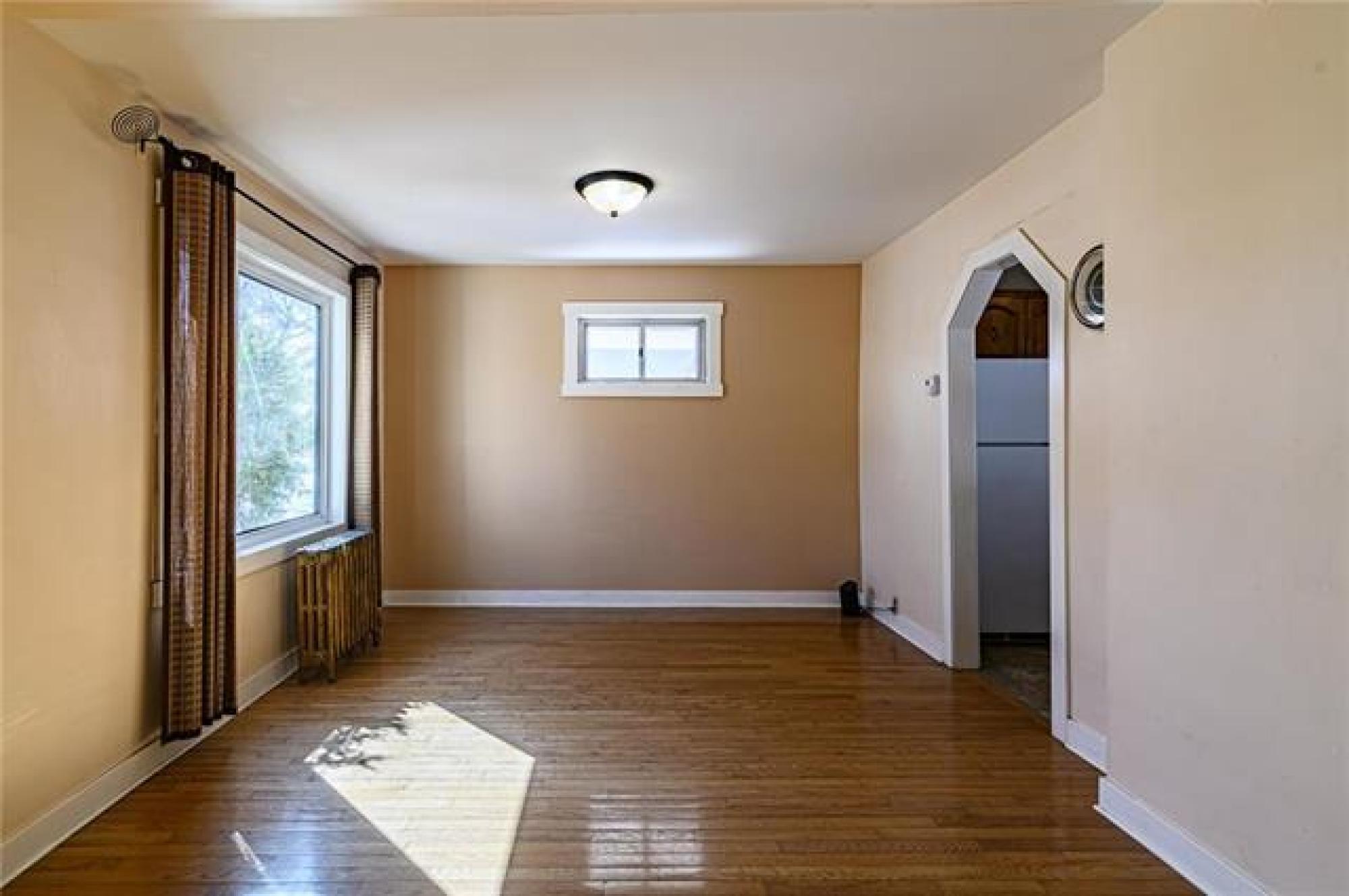 37 Pilgrim Avenue, R2M 0L3, 2 Bedroom, 1 & 3/4 Storey for sale South