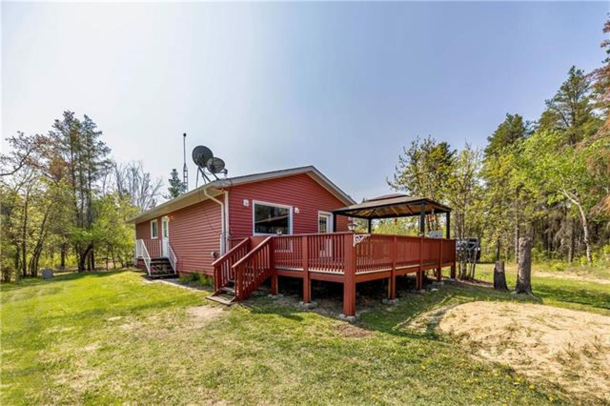 112021 LAKESHORE Road, R0E 2C0, 3 Bedroom, Bungalow for sale Rural