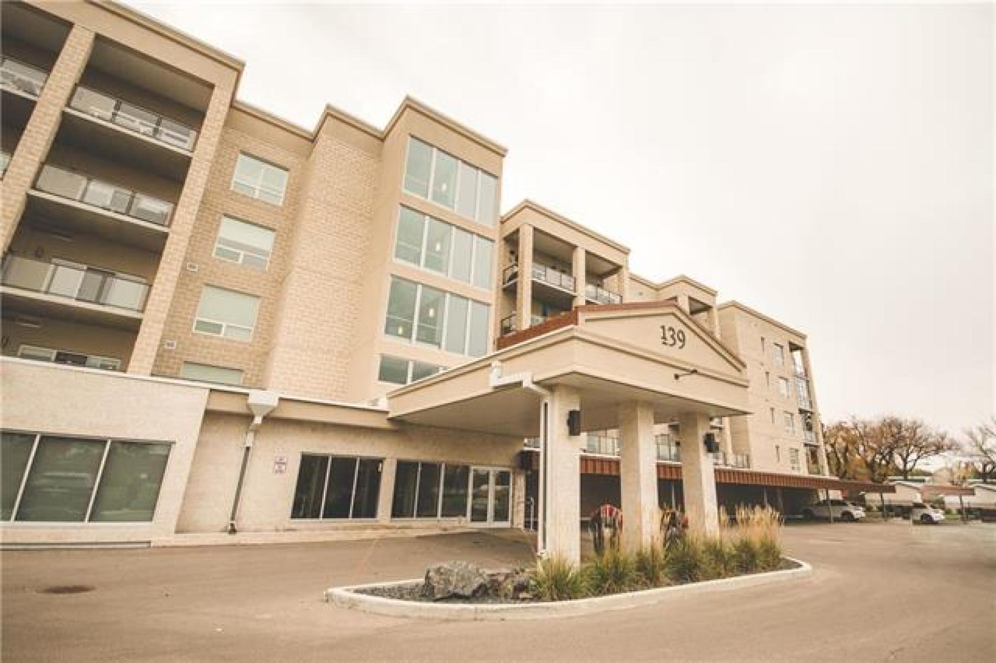 218139 Tuxedo Avenue, R3N 0H6, 2 Bedroom, One Level for sale South