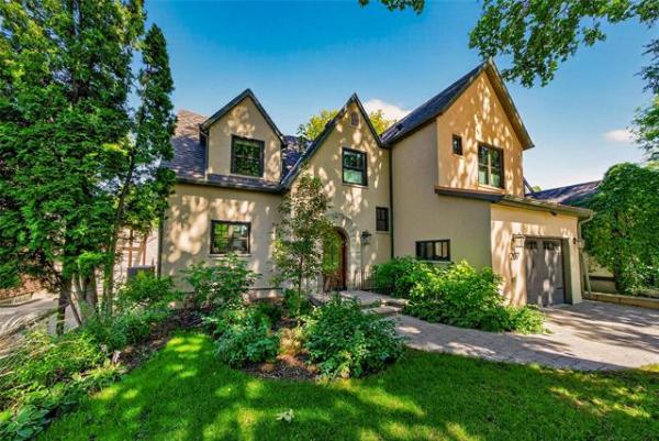 Home Photo - 207 Kingston Row