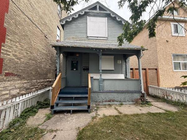 home photo - 465 William Avenue