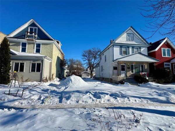 Home Photo - 369 Home Street