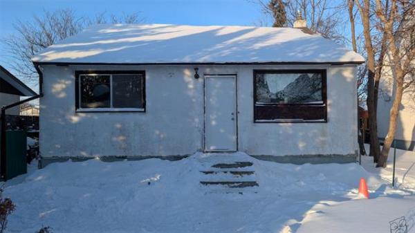 Home Photo - 456 Queen Street