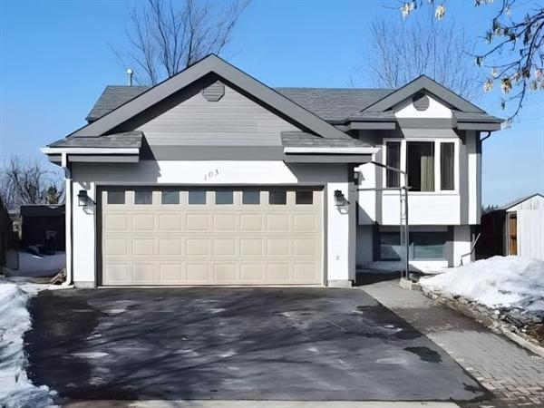 home photo - 103 Alberhill Crescent