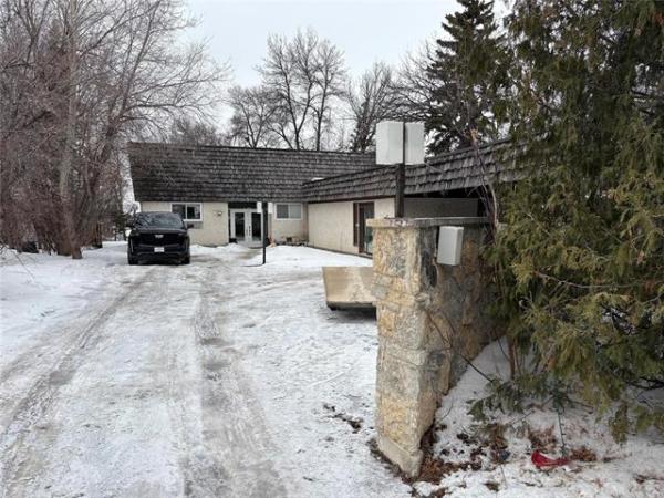 Home Photo - 2560 Henderson Highway