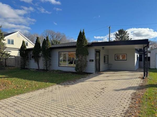 Home Photo - 934 Byng Place