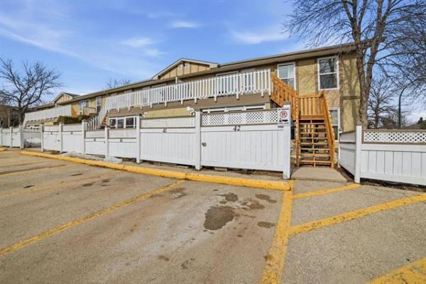 Home Photo - 42-720 Blantyre Avenue