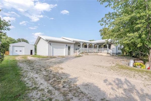 Home Photo - 39045 PTH 52 Highway