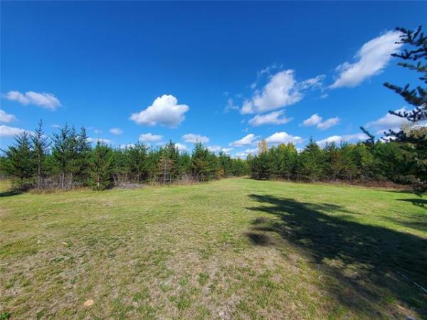 Home Photo - 0 78E Road